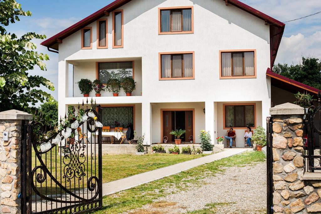 Casa Renti Hotel Novaci-Straini Bagian luar foto
